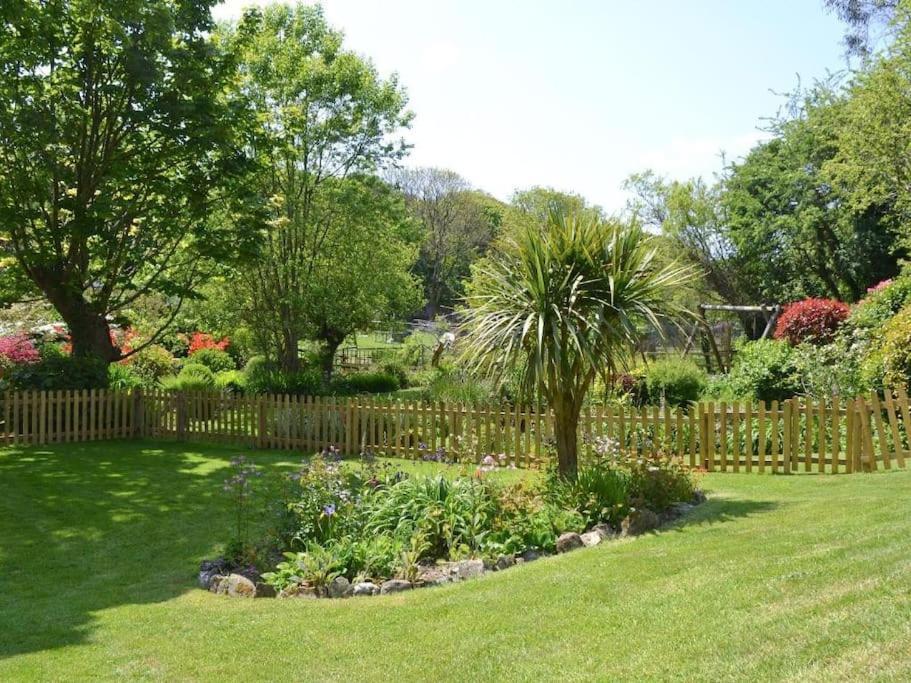 Treetops Lodge, Private Parking & Garden Truro Exterior photo